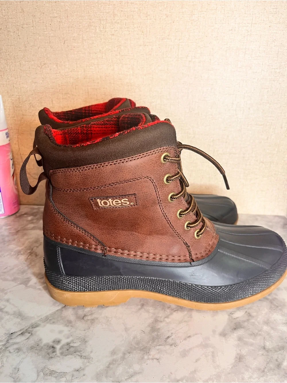 totes Black and Red Plaid Boot Lining